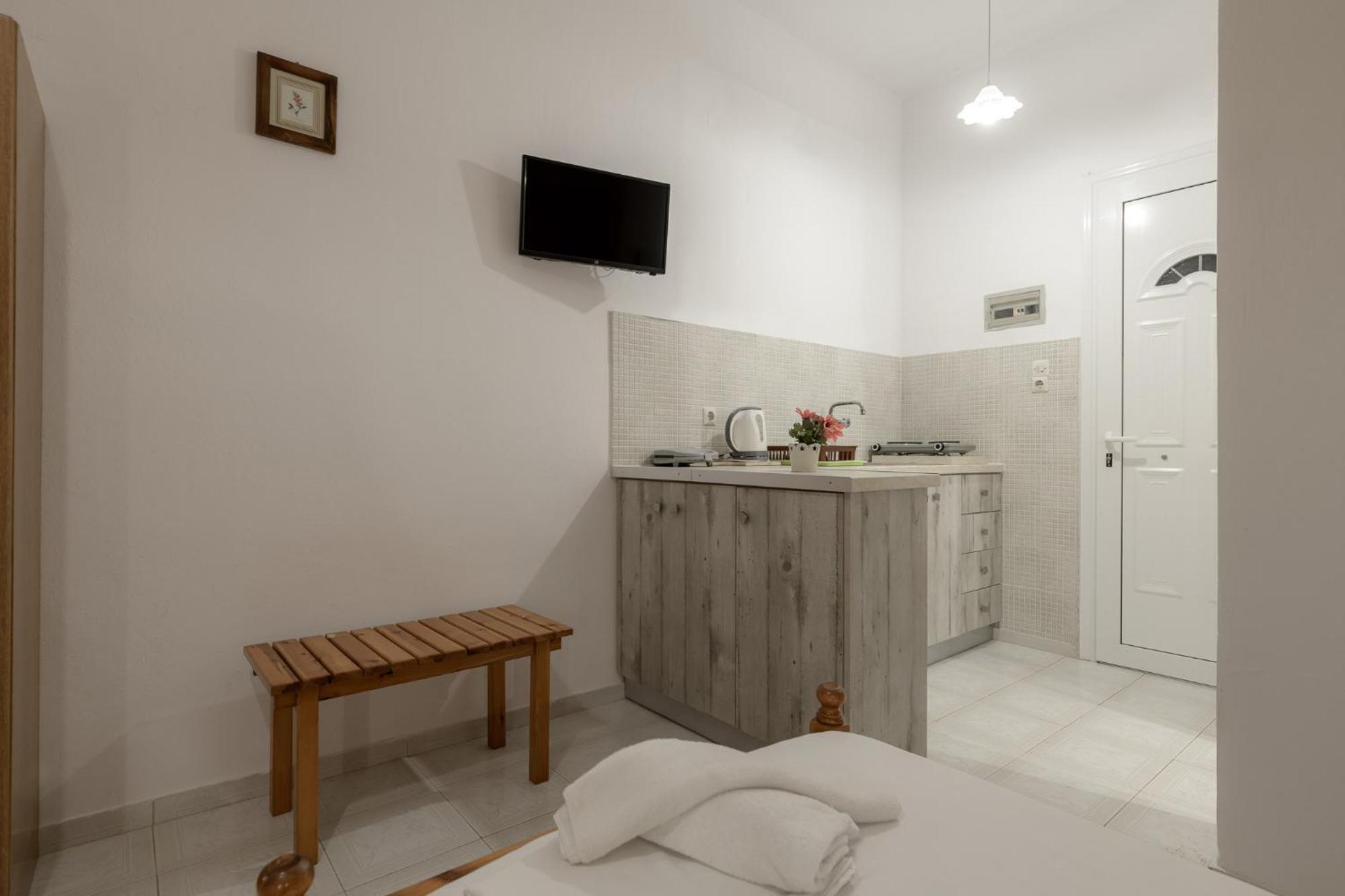 Anthi Studios & Apartments อาลีเกส ภายนอก รูปภาพ
